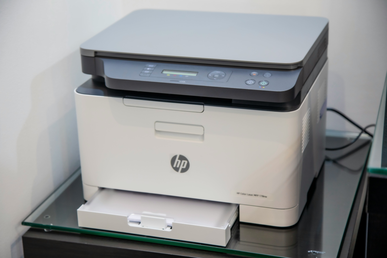 Принтер для печати листов А4 серии HP LaserJet Pro Color